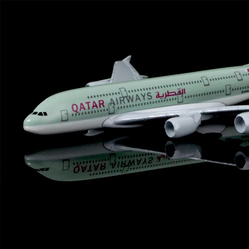 1:400 16cm Air Bus A380 Qatar  - огляд і ціна Party Games Bus